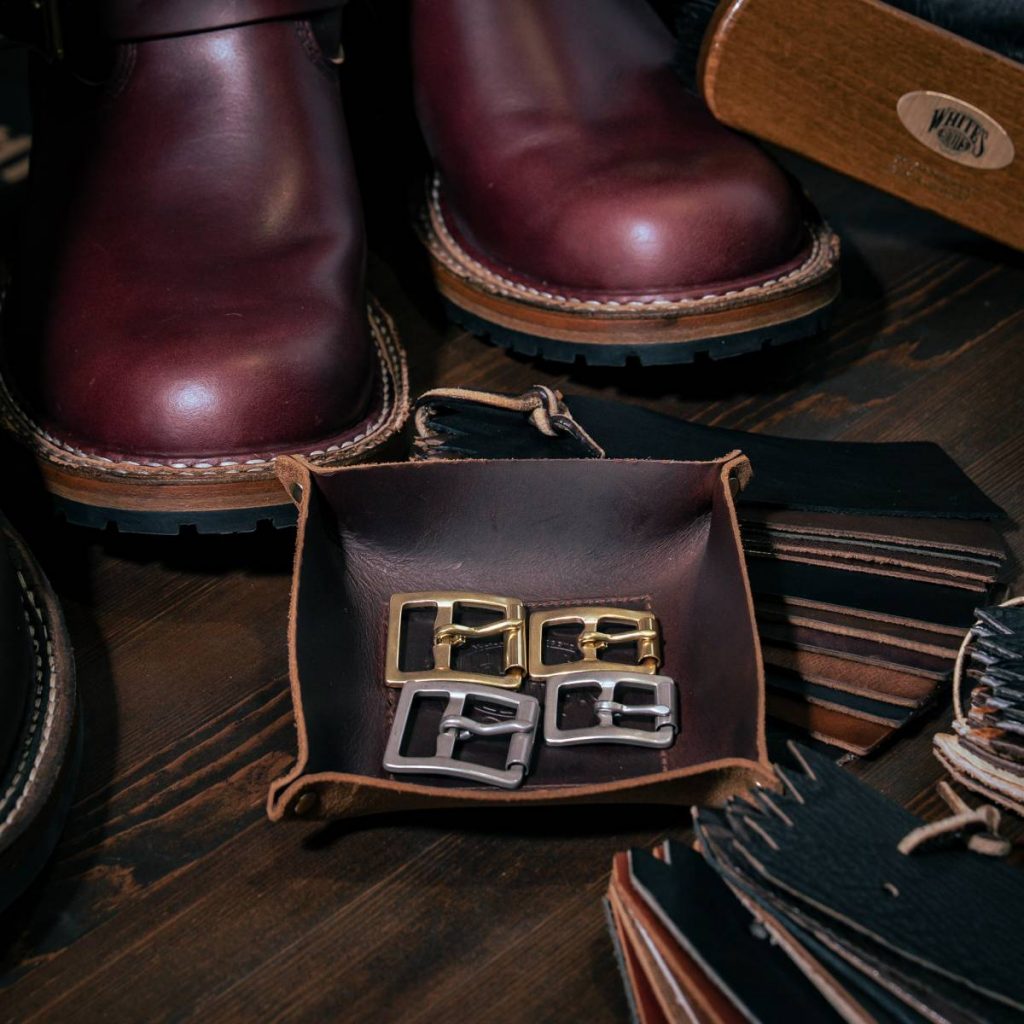 WHITE'S BOOTS エンジニアブーツ「ノマド」のバックル リニューアル