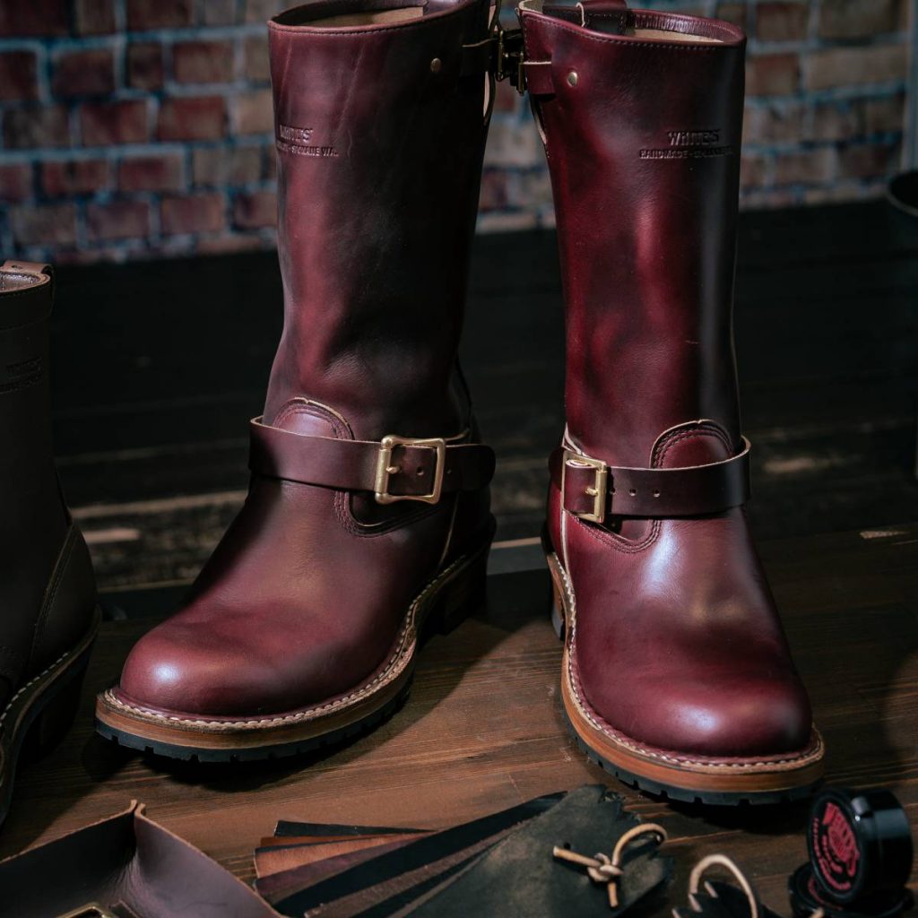 左が旧バックル。右が新バックル